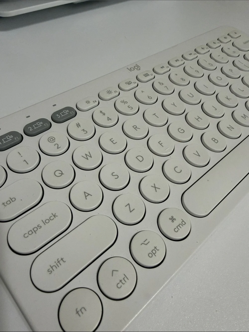 White Bluetooth Compact Keyboard — Round-Key Wireless Design